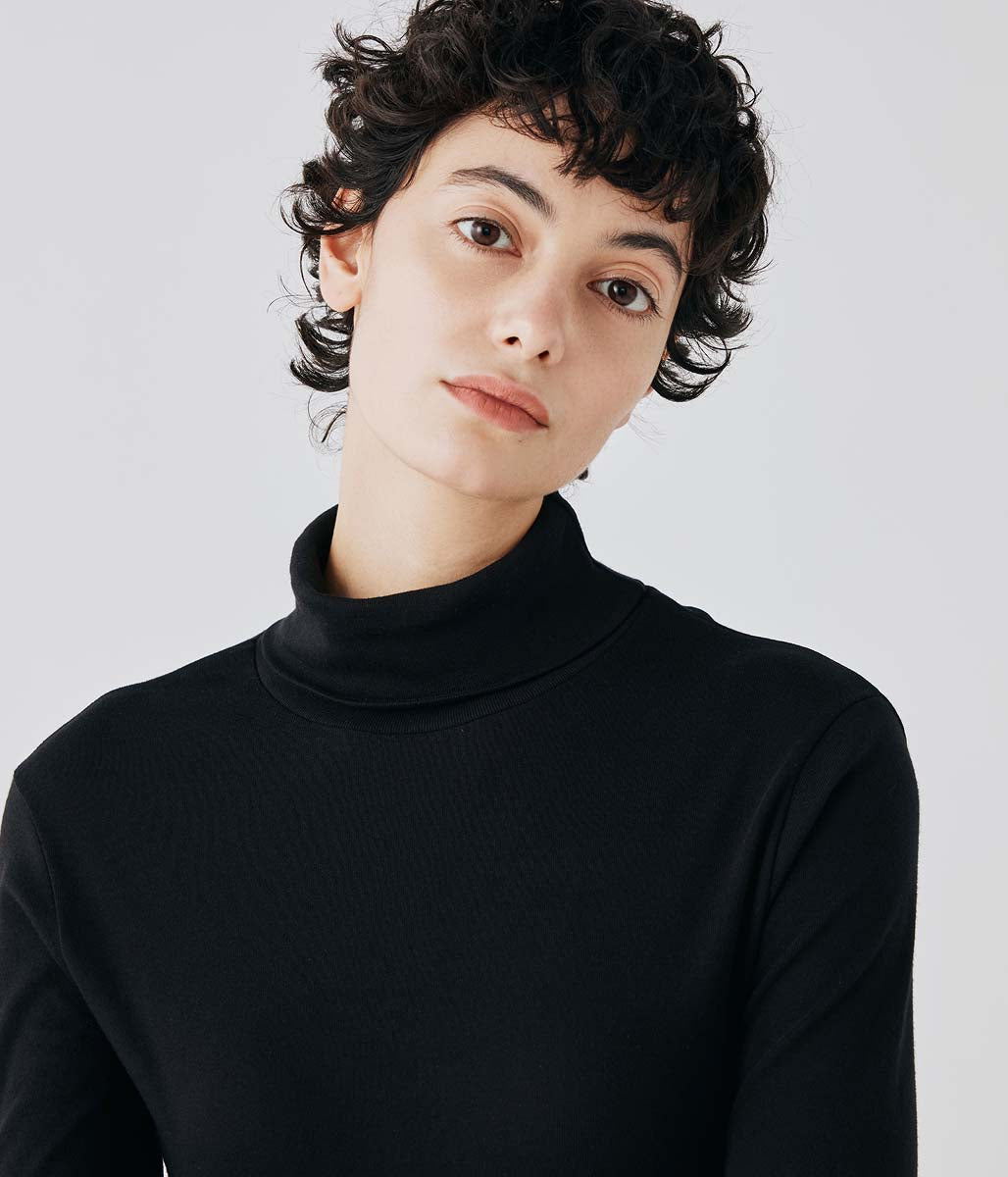 長袖タートルネック