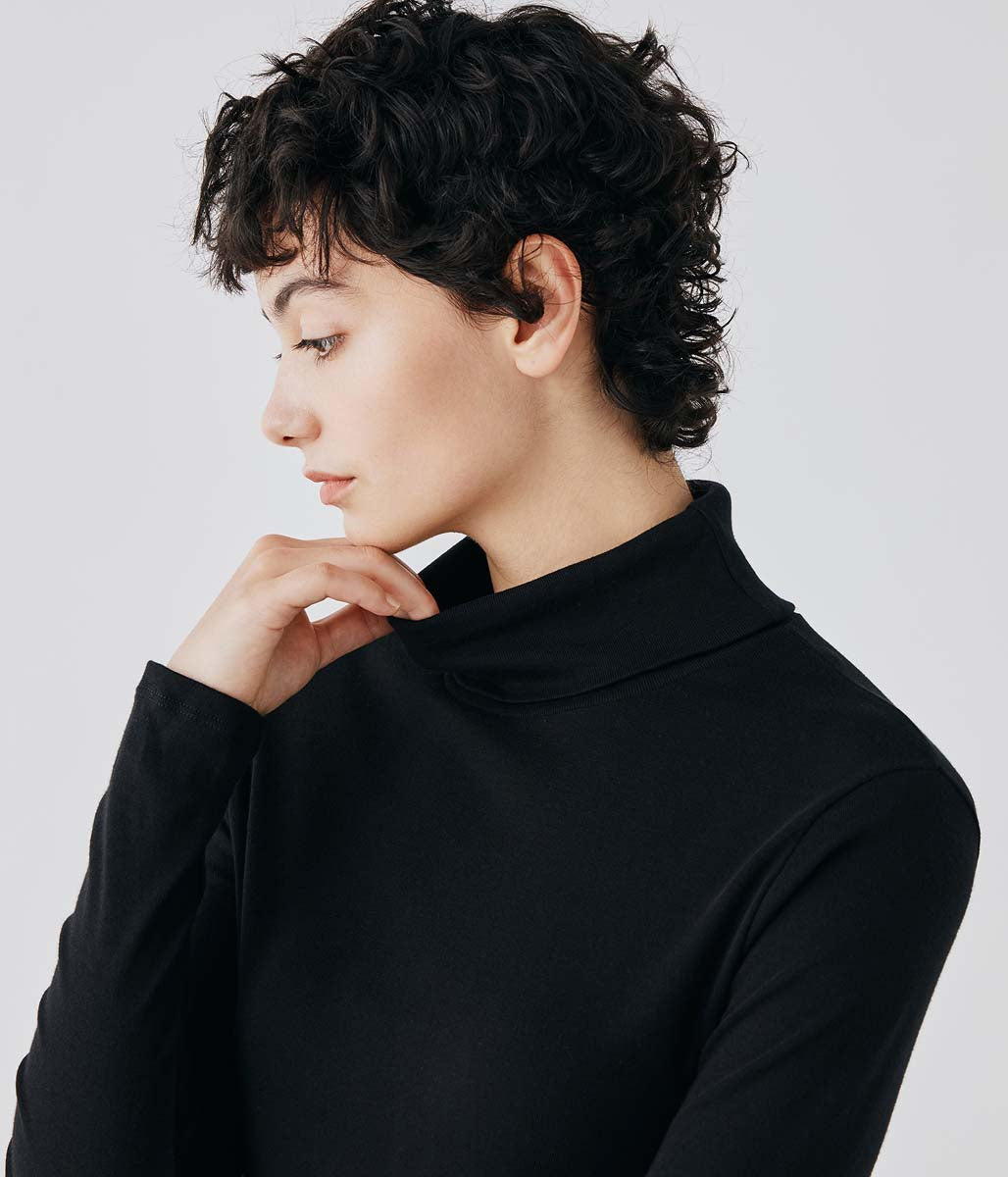 長袖タートルネック