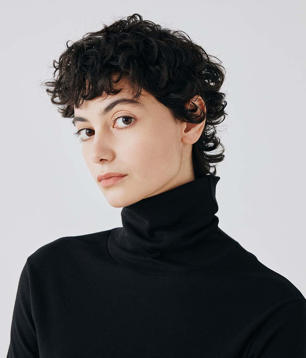 長袖タートルネック