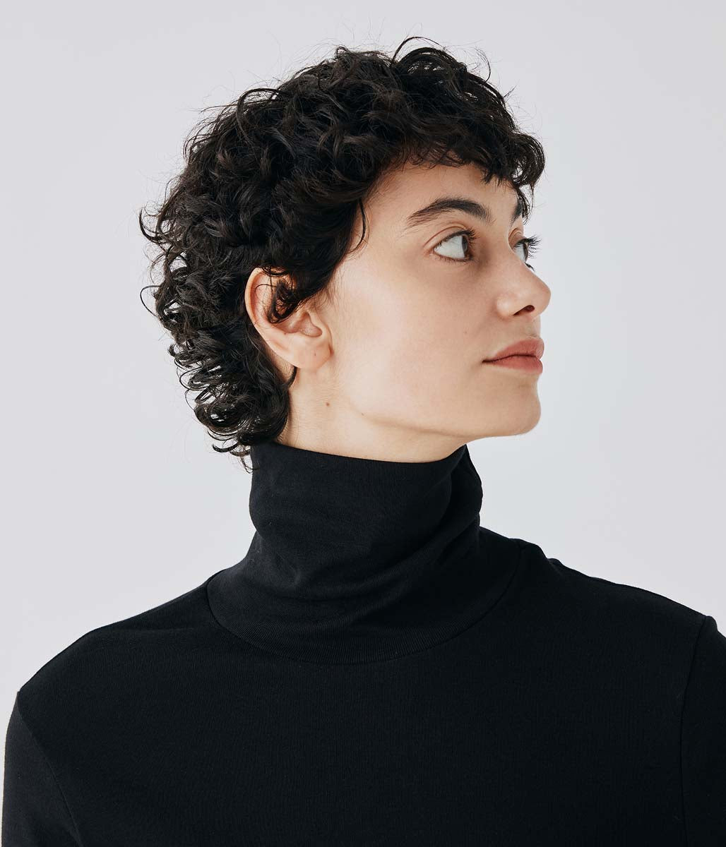 長袖タートルネック