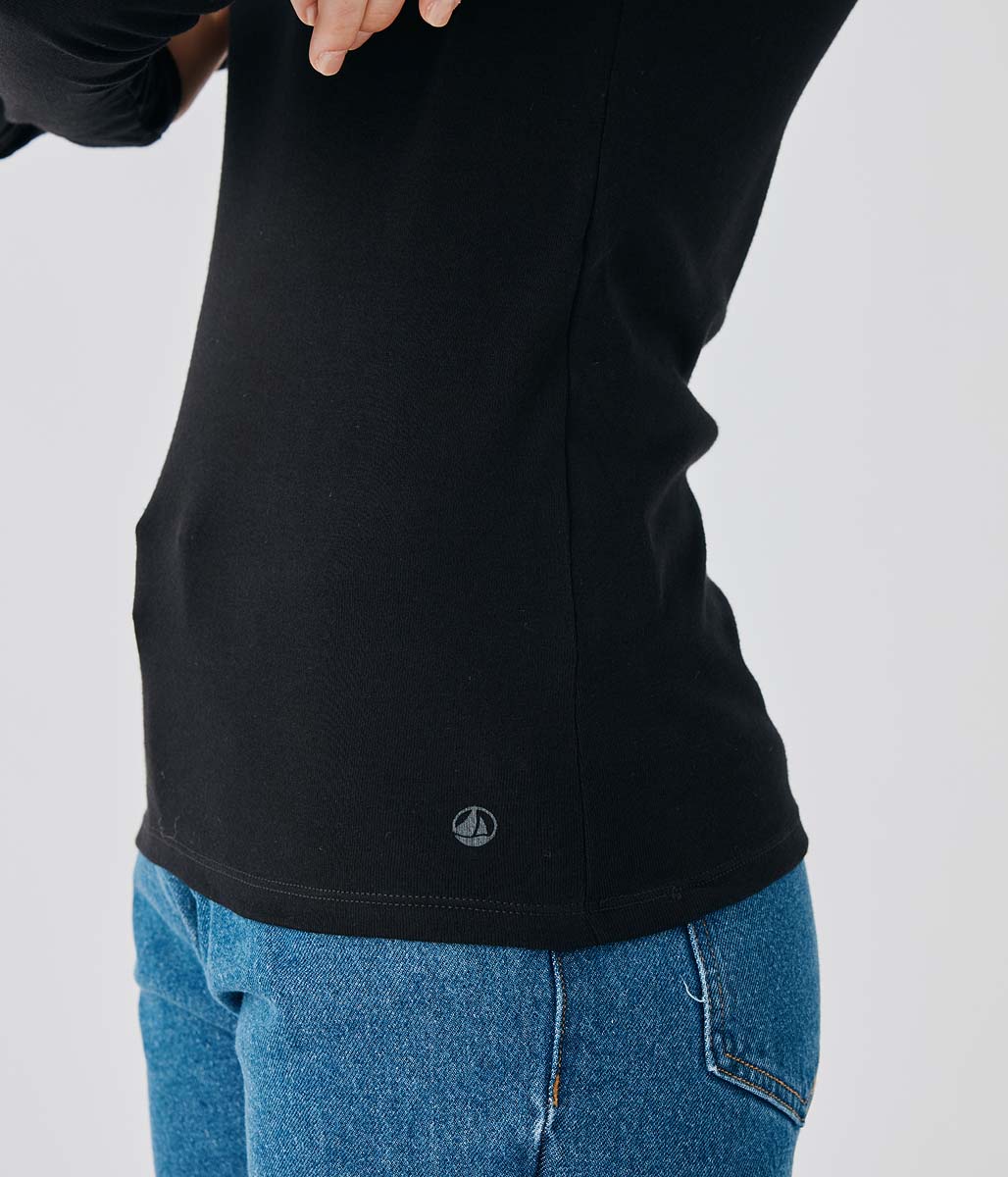 長袖タートルネック