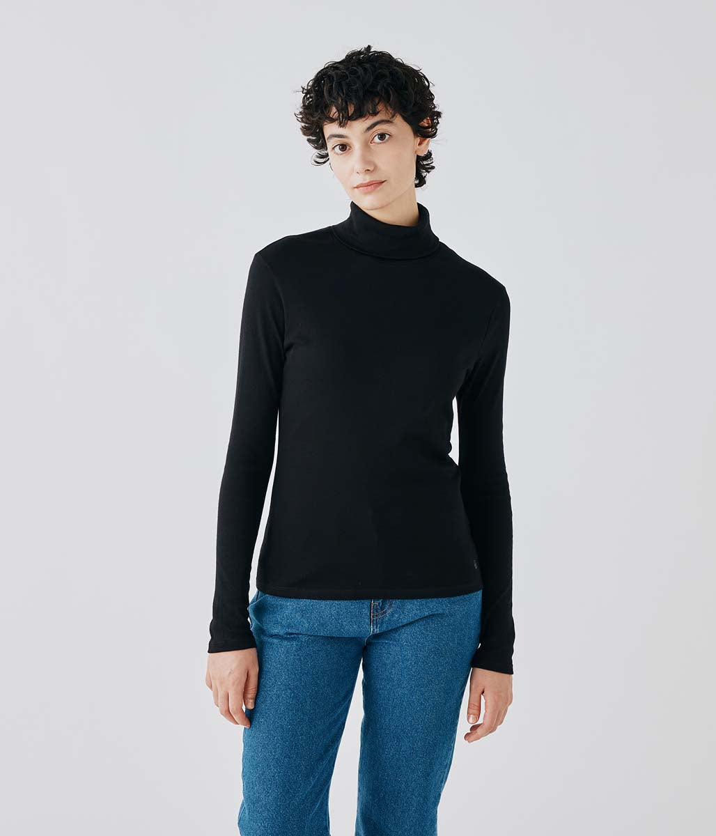 長袖タートルネック
