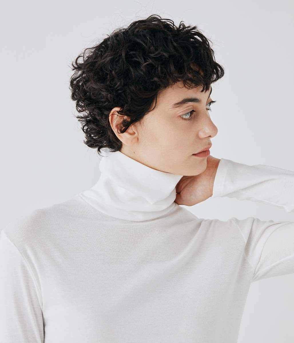 長袖タートルネック