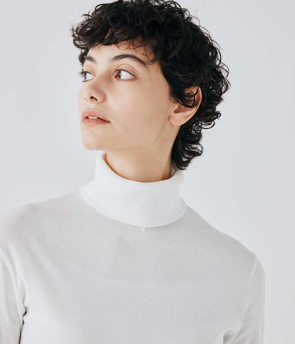 長袖タートルネック