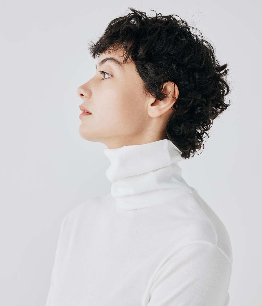 長袖タートルネック