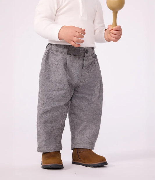 タック入りパンツ